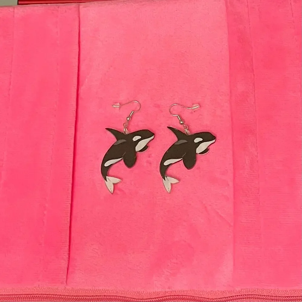 NEW Earrings Adorable Whale Dangly Earrings